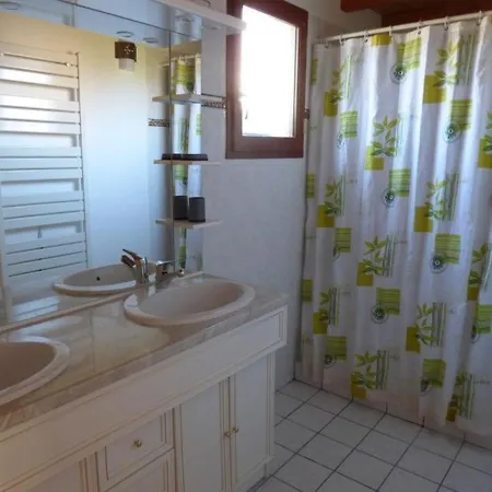 House Maisonnette Pour 4 Personnes A Sur Mer