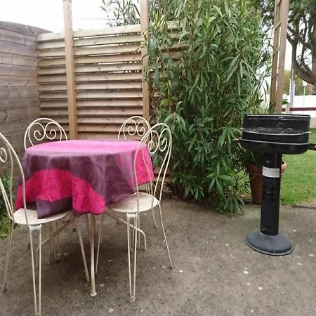 Villa House Maisonnette Pour 4 Personnes A Sur Mer
