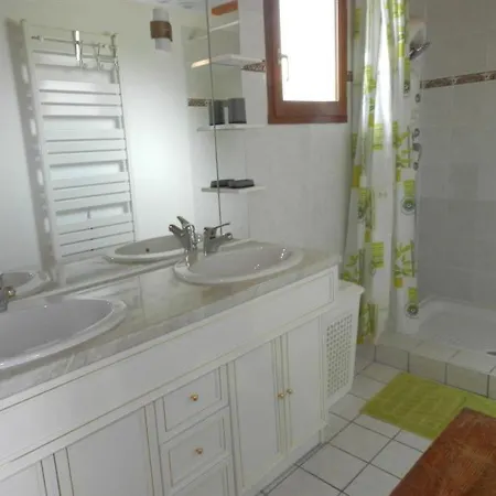 House Maisonnette Pour 4 Personnes A Sur Mer *